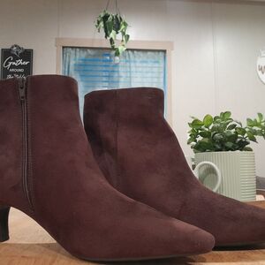 Universal Thread Rich Brown Ankle Booties